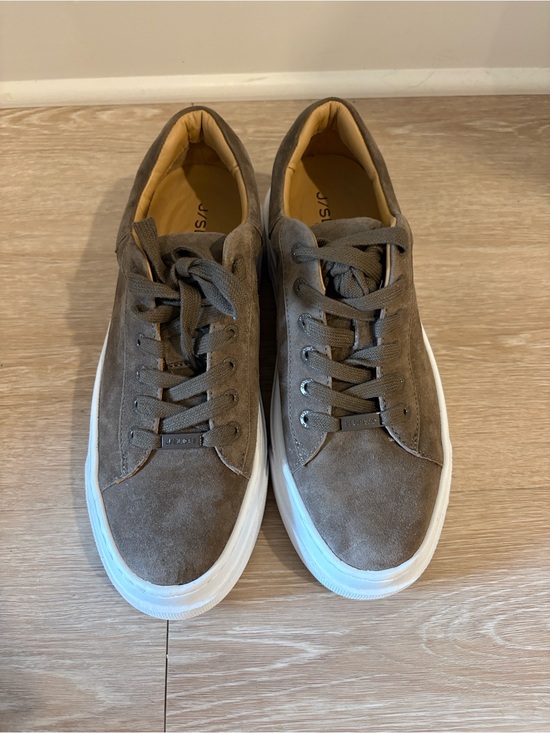 J Slides Shoes - Women’s Suede Casual Sneakers in taupe - Low Top Lace-Up NEW